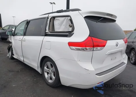 2011 Toyota Sienna Le V6 z USA, uszkodzony, nr VIN 5TDKK3DC4BS145664